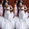 Vit spets bröllopsklänning sjöjungfru plus storlek blommiga applikationer spaghettiremmar ärmlös 2023 nya afrikanska brudklänningar