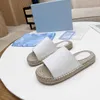 Zapatilla de mujer de tejido de paja de diseñador clásico, sandalia de cuero para vacaciones en la playa, tobogán de baño para interiores y exteriores con tamaño de caja 35-42