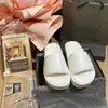 Balencig Balencias Bestkvalitativa tofflor för kvinnors skjutreglage Designer Sandaler Flat Mule Slip-On Design Letters Shoes