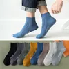 Chaussettes pour hommes, couleur unie, mode japonaise, printemps et été, courtes en coton, Kawaii Gyaru, Style coréen amusant, bonbons amusants à la cheville