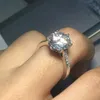 Pierścienie klastra Lesf Luksusowy 4 ct Solitaire INEGAMENTUR CUT 6 PRONG SONA Diamond 925 Srebrna obrączka dla kobiet267i