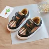 Sneakers maluch chłopców moda w kratę płócienne buty lekkie swobodne buty pu patchwork dziewczęta łyżwiar