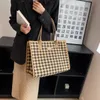 절묘한 이브닝 백 가방 여자 체커 가을 겨울 패션 어깨 대기업 통근 여가 다목적 토트 여성 230828