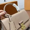 Toppkvalitetspåsar axelväskor tvättväska designer mode handväska handväskor axelpåsar läder crossbody handväska för kvinnor