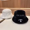 Toptan ppdda lüks bayan erkekler tasarımcı kış kova şapkaları moda top kapakları unisex kashmere açık kayak şapkası klasik örme şapka