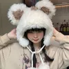 Berets Cartoon Bear Hat Girls For Outdoors Furry ذات المظهر الذكي مع قلادة متدلية آذان كبيرة شتوية قبعة قبعة شتوية