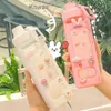 Kawaii björn pastellvattenflaska med 3D -klistermärke 700 ml 900 ml plaststreet te juice mjölk bärbar söt shaker dryck flaska gåva y283z
