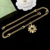 Colar de pérolas com alfabeto duplo e flor de cristal, material de latão, colar elegante de designer feminino vintage, Dia dos Namorados, Natal, presentes