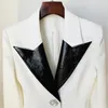 Trajes de mujer Estilo de moda Chaqueta de mujer 1 pieza Blazer de cuero en contraste Cuello Botón de diamante Traje ajustado de manga larga En stock