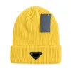 Gorro de diseño Gorro de lujo Gorro de punto temperamento Gorro versátil Gorro de punto Carta cálida Triángulos Sombrero de diseño Sombrero de regalo de Navidad Bolsa para el polvo 10 colores Muy bueno