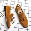 Brand Design Uomo Scarpe in pelle scamosciata Mocassini Viola Nappa a punta Mocassini da uomo Vintage Slip-on Casual Uomo Scarpe eleganti sociali 1AA60