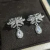 Stud Luxury Full diamantörhängen med feminin stil och mode koreansk version Personlig bladuppsättning Zirkonörhängen 230928