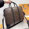 2024 Mäns affärshandbaglouiseities Designer Viutonities Carry On Lvity Bag portfölj Arbeta datorpåse svart brun präglad läder l