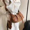 Kvinnors 2023 New Fashion Bow Underarm Ins Trendy Texture Stora kapacitet One Shoulder Crossbody Bag Inventory 561