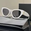 Lyxiga solglasögon för kvinnor och män Designer Logo Y SLM6090 Samma stil Glasögon Klassiska kattögon smala ramfjärilar med låda med låda