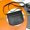 Mulheres KAIA Bolsa de couro Bolsas de ombro designer clássico tote sela hobo carteiro tiras de metal carta logotipo bolsa de ombro Três cores Pequeno material de couro