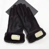Designer Brand Letter Handskar för vinter- och höstmode Kvinnor Cashmere Mantens handskar med härlig päls boll utomhus sport varma vintrar handskar