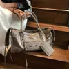 Locomotora de industria pesada para mujer, bolso de mano de gran capacidad remachado, bolso de hombro tipo bandolera, modelo 9236, nueva tendencia 2023