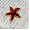 "Ocean Star"에서 고대 빈티지 중공업은 Sea Star Brooch 손 구운 유리를 과장합니다. 단순하고 세련됩니다.