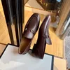 Lussuose scarpe da uomo italiane 2023 Oxford vera pelle mocsins marrone maschi di designer di uomini scenografici uomini classici uffici di altissima qualità da ufficio di alta qualità scarpe formali