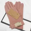 Herrkvinnor Fem fingrar handskar designer märke bokstav handskar tryckning förtjockar hålla varm handske vinter utomhus sport ren bomullstillbehör 3 färg