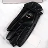 Gants de lettre de marque de luxe pour l'hiver et l'automne Mode Femmes Mitaines en cachemire Gant Belle Sport de plein air Hivers chauds Gants en cuir 3Style