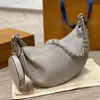 Borse a tracolla Baia Mm Mahaina Hobo Designer Borse a mezza luna Stilista di moda Donna Mahina Manico a catena Grigio Nero Bianco Tote Borse a tracolla in pelle traforata