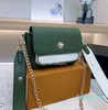 Borsa Lockme Tender di design con tracolla a catena in pelle verde bianca di design