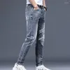 Jeans da uomo 2023 Uomo Inverno Aggiungi pantaloni di lana addensati Pantaloni di jeans da uomo slim vintage blu hip-hop streetwear di alta qualità