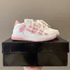 Barn sneakers låg topp skel småbarn löparskor ben pojkar flickor designer casual tränare barn ungdom skelett svart vit rosa blå barn löpare sko storlek 26-35 euro 26-35