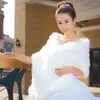Szaliki kobiety ślubne sztuczne futra płaszcz Złóż Zima zagęszcza ciepłe białe pluszowe owijanie Cape Bride Wedding Party Ubranie Akcesoria