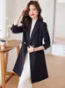 女性のスーツ女性ビジネスワークは、秋の冬のための長いフォーマルなブレザーレディースレッドブラックブルーソリッドメスジャケットコートを着る