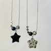 Collane con ciondolo Collana cinese Y2k con stelle multiple in acciaio a cinque punte, nicchia semplice con perline rotonde femminili