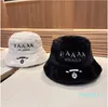 célébrités des chapeaux de panama