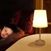 Gece Işıkları Moonlux Basit Kablosuz LED Masa Lambası USB Uzaktan Denetleyici ile Şarj Yatağı Işığı