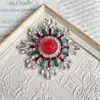 Volledige elegante middeleeuwse sneeuwvlokvormige Britse broche met diamanten bezaaid