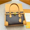 Borsa a tracolla Malle di città classica di design di lusso Borsa a tracolla di moda per donna di marca francese Famosa Parigi Vecchio fiore Borsa a tracolla in pelle di lusso di alta qualità