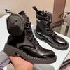 Designer Martin Botas Plataforma de Luxo Botas Moda clássico fosco couro de cabeça para baixo Triângulo Marca Botas de bezerro Preto tamanho 35-41