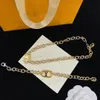 Orecchini con bracciale e collana di design, elegante catena color oro/argento, classico set di collane con elementi dell'alfabeto romano, matrimonio, festa, San Valentino, Natale