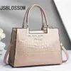 Totes Frauen Neue Handtaschen 2023 Feste Farben Crossbody Bags Patent Leder Helles Gesichtsumbetaschen Mode Krokodilmuster Taschen 240407