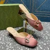 Chunky Hee Crystal Buckle Detalhes Mule Slides Sandálias Vestido Sapatos Femininos Designer de Luxo Festa Noite Melhores Sapatos Chinelos de Fundo Plano Tamanhos 35-42 Entrega Gratuita