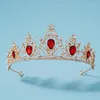 Grampos de cabelo Itacazzo Headwear de noiva coroa cor vermelha tiaras clássicas adequadas para festa de aniversário de casamento feminino (pode ser enviado rapidamente)