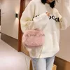 Totes Winter Solid Color Plush Bag Fashion Metal Handle Handbag Soft Warm Fluffy Faux Fur Messenger Bag Designer Chain Crossbody Bag 240407