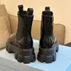 Botas de diseñador famosas Botas cortas gruesas para mujer Botines con punta redonda Botas de motociclista de invierno Botas de cuero Botas Martin Tacón bajo Zapatos planos de lujo de alta calidad