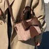 Totes 2021 New Winter Plush Bag Mini -Tote Sacos para Mulheres Bowknot Lã Bolsas de designer de moda de lã de cordeiro