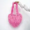 Totes fausse fourrure d'hiver femmes sac à main dames dames en peluche en forme de coeur en forme de fourre-tout surdimension