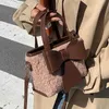 Totes 2021 New Winter Plush Bag Mini -Tote Sacos para Mulheres Bowknot Lã Bolsas de designer de moda de lã de cordeiro