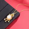 Kedjor Ancient Gold Craft Inlaid Crystal Fjärilshalsband Elegant Natural Chalcedony Pendant Romantic Ladies Wedding Silver Jewelry
