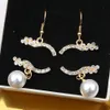 Charm Pearl Aşk Küpe 18k Gold Stud Küpe Drop Damla Lüks Takı Tasarımcı Hediyeleri Kristal Küpeler Marka Düğün Partisi Takı Toptan