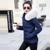 Trench da donna Moda europea Giacca invernale bianca Grande pelliccia con cappuccio Spessa Giù Parka Cappotto caldo femminile per le donne 2023